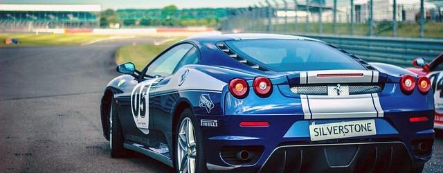 Ferrari 812 Superfast: il V12 moderno definitivo